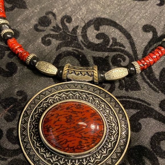 Red necklace and bracelet set - Picture 2 of 3